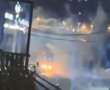 תיעוד מרתיח: פלסטינים יורים זיקוקים על שוטרים בשועפאט (וידאו)