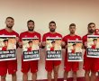 צפו: אלונה ברקת ושחקני ב"ש ''חגגו'' יום הולדת לאוהד בן ה-9 שנחטף לעזה