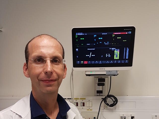 בתמונה: מנהל המחלקה הנוירולוגית בשערי צדק, ד"ר רוני אייכל.  צילום: שערי צדק