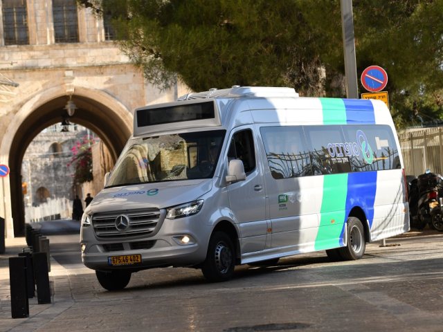 מיניבוסים של סופרבוס בירושלים, צלם: בן ניקסון